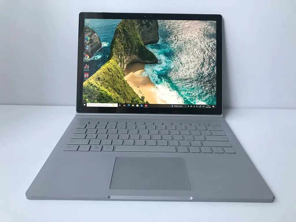 Ноутбук Microsoft Surface Book (i7-6600U / 16GB / SSD 512GB / GeForce 940M 1GB / 13.5" 3000x2000 IPS Touch) б/в - фото 2