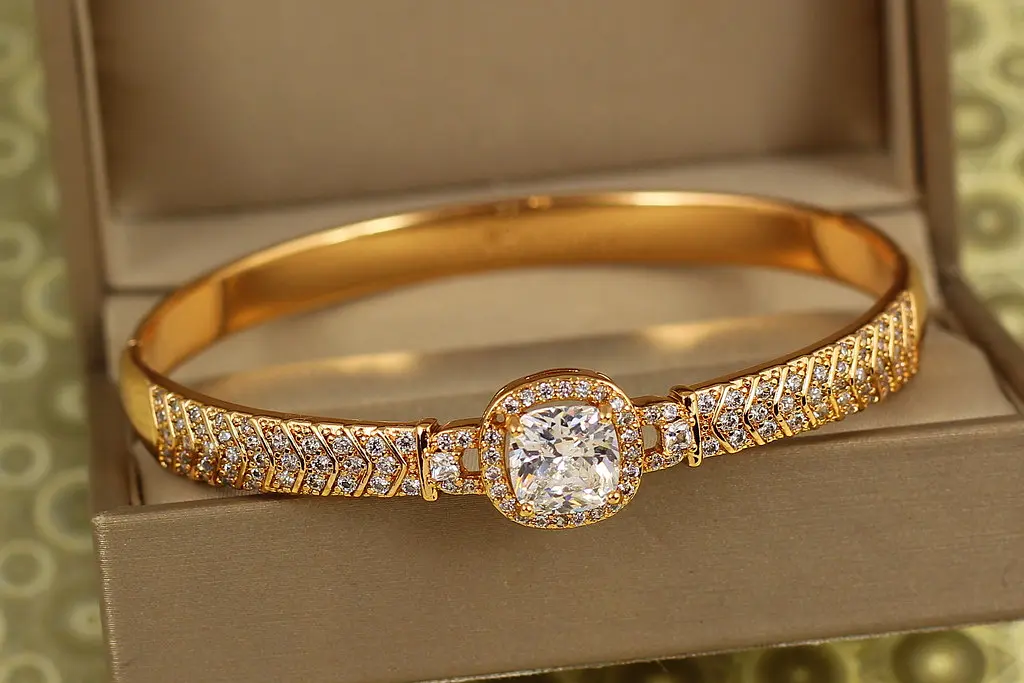 Браслет бенгл Xuping Jewelry Сяйво імператриці 60 мм на руку від 17 до 19 см золотистий