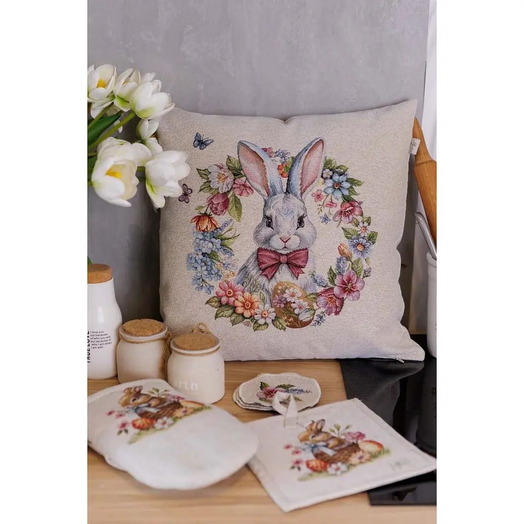 Подушка Прованс Соцветие Зайчонок в веночке гобеленовая 45х45 см (44296) - фото 5