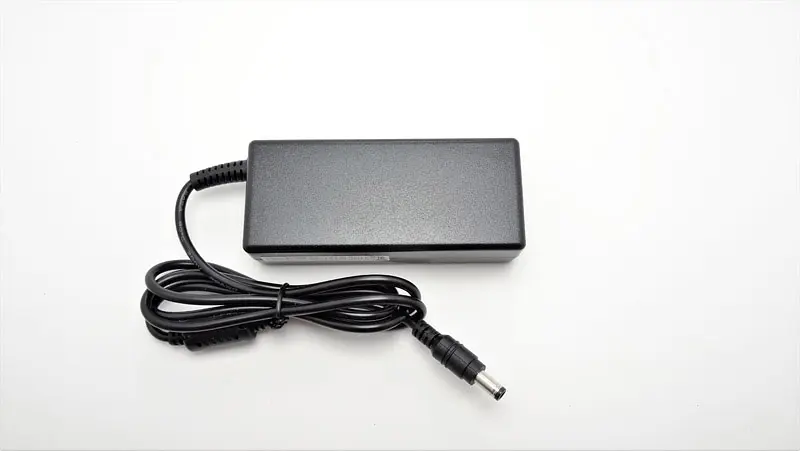 Блок живлення для ноутбука Lenovo 20V, 3.25A, 65W, 5.5x2.5мм, 3 hole, прямий роз'єм, black (без кабеля!) - фото 3