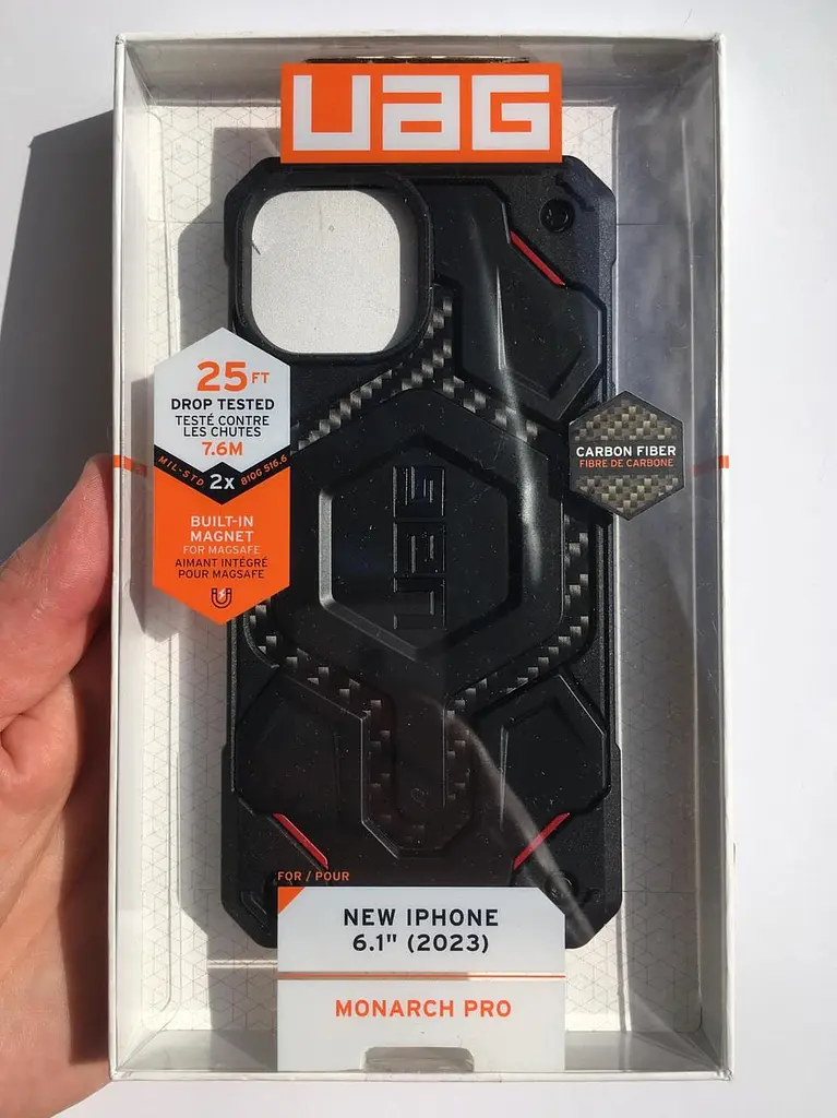 Чохол протиударний UAG Monarch Pro MagSafe для iPhone 15 (6.1") Carbon Fiber 1143401F4242 - фото 2