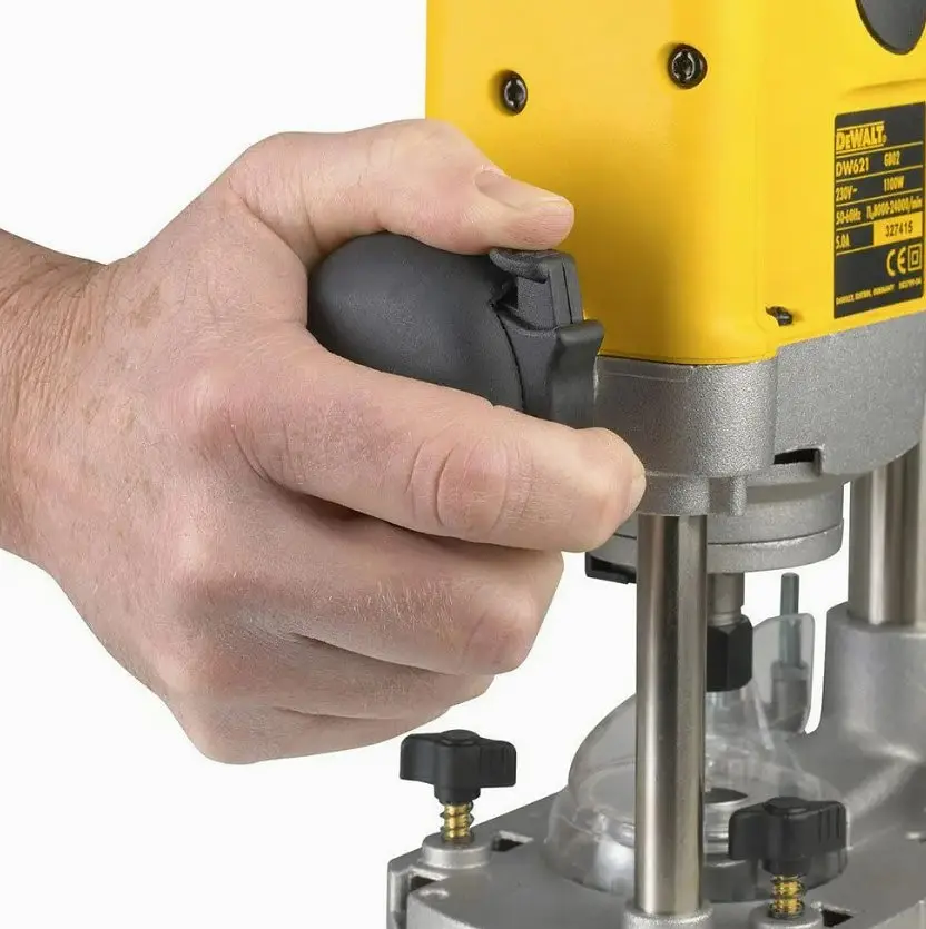 Фрезер мережевий DeWalt DW621KT - фото 4