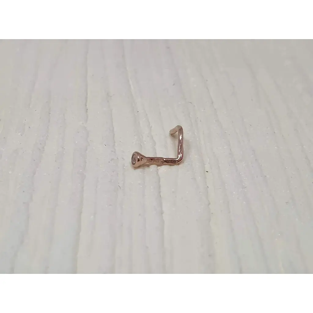 Золотая серьга-пирсинг Астор в нос с фианитом. 2182524 - фото 2