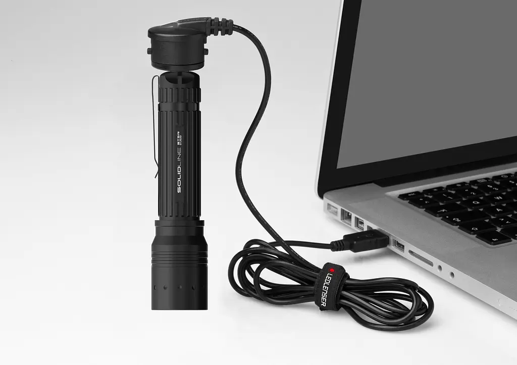 Ліхтар Ledlenser Solidline ST5R заряджається з бездротовою зарядкою та настінним кріпленням блістер 380/20 - фото 2
