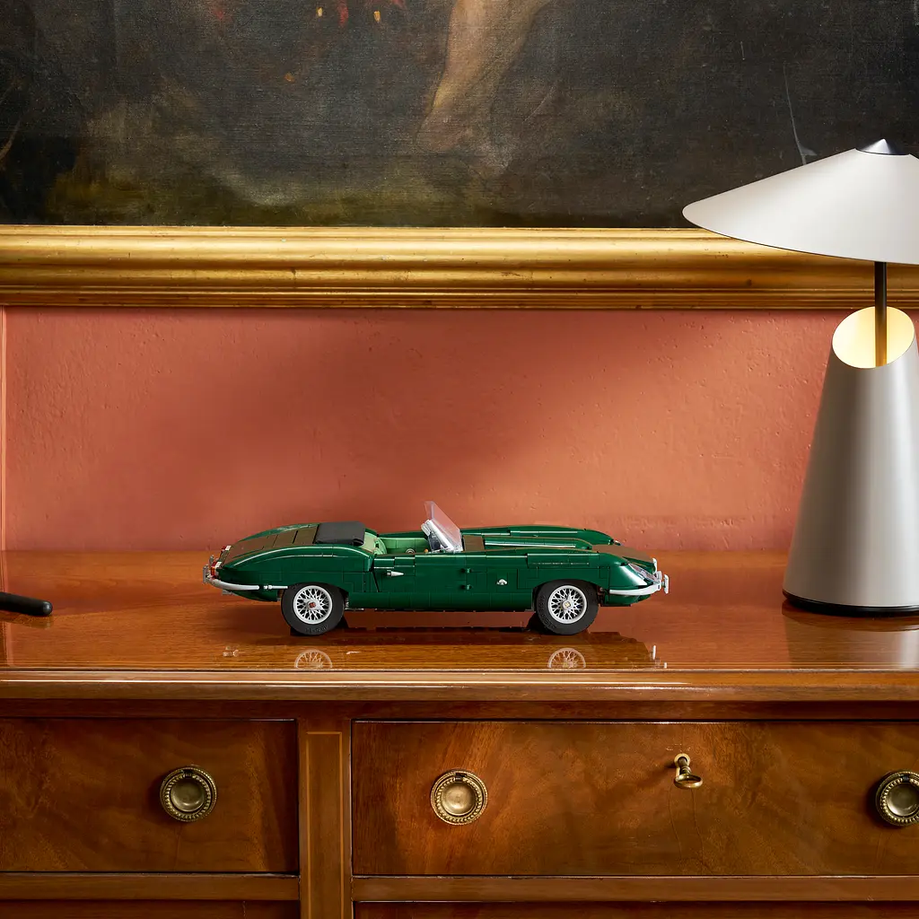 Конструктор LEGO Icons Jaguar E-Type (11381) - фото 9