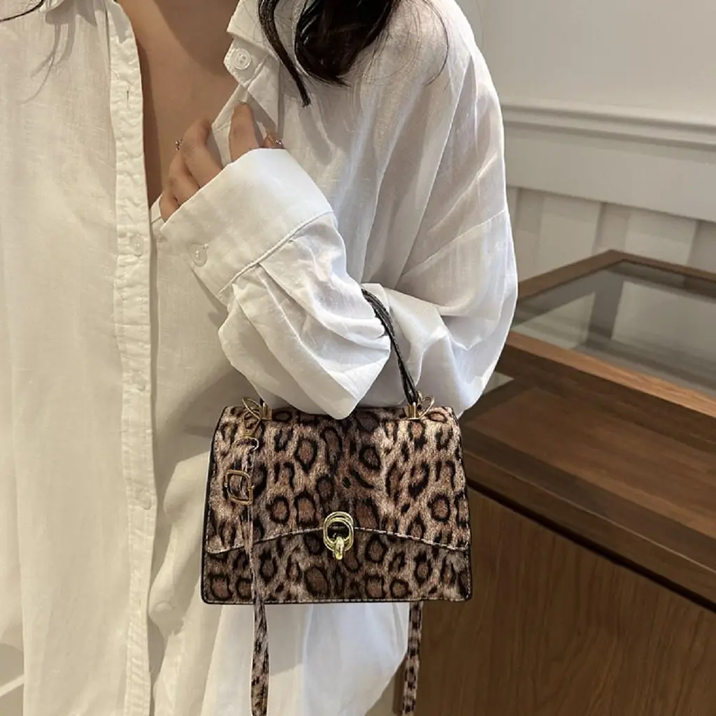 Стильне кроссбоді еко-шкіра лео Lilly P1-369-9075LB коричневе - фото 6