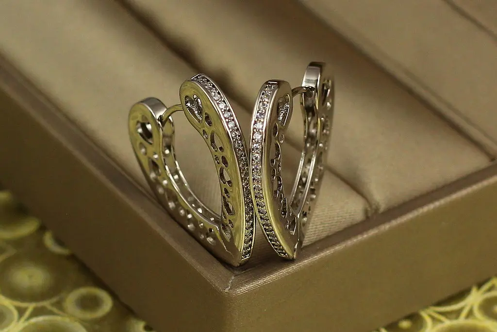 Сережки Xuping Jewelry серце одна доріжка з бортиками 2 см сріблясті - фото 3