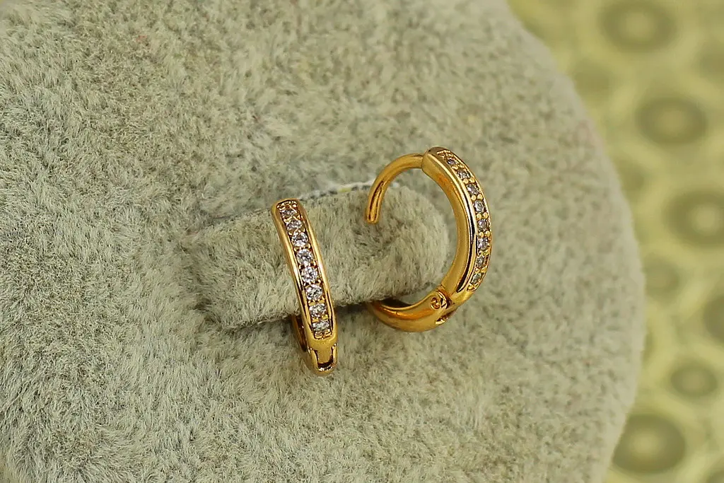 Серьги Xuping Jewelry кольца с камешками 1,1 см золотистые - фото 2