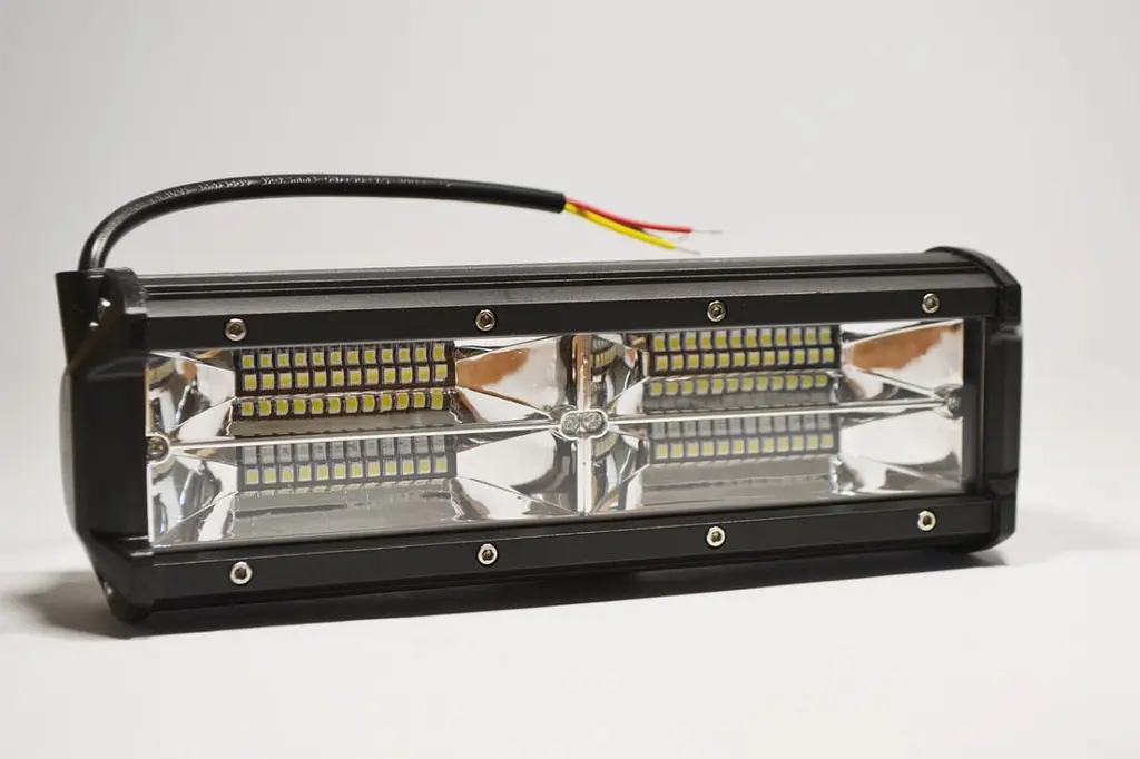 Світлодіодна балка фара LED / 237x80x60 mm / 144W / 3W x 48 / 10-30V / Далеке та Ближнє світло / 1 шт. (JR-W-144W) - фото 3
