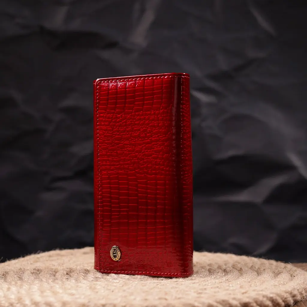 Яскравий жіночий гаманець із лакованої шкіри з візитницею ST Leather 19405 червоний - фото 9