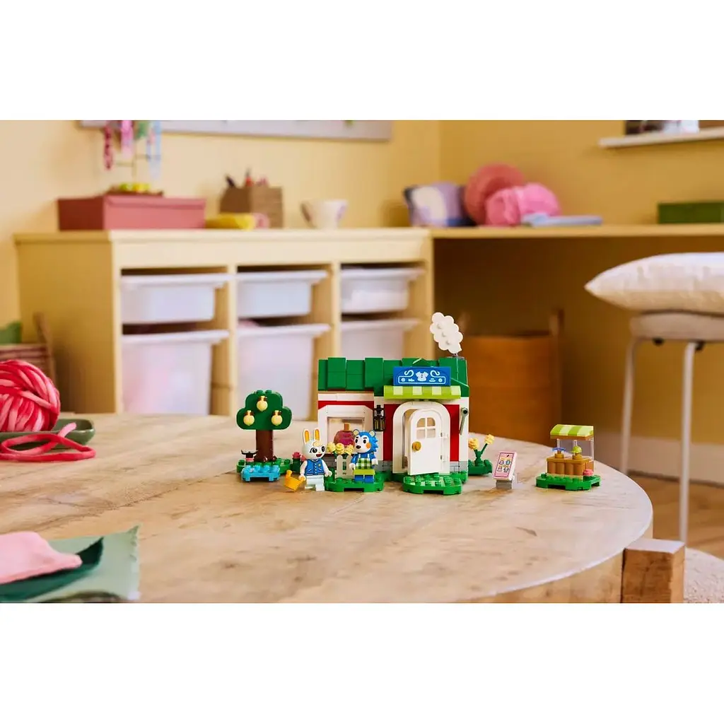 Конструктор LEGO Animal Crossing Крамниця одягу, що належить Able Sisters 322 деталей (77055) - фото 6