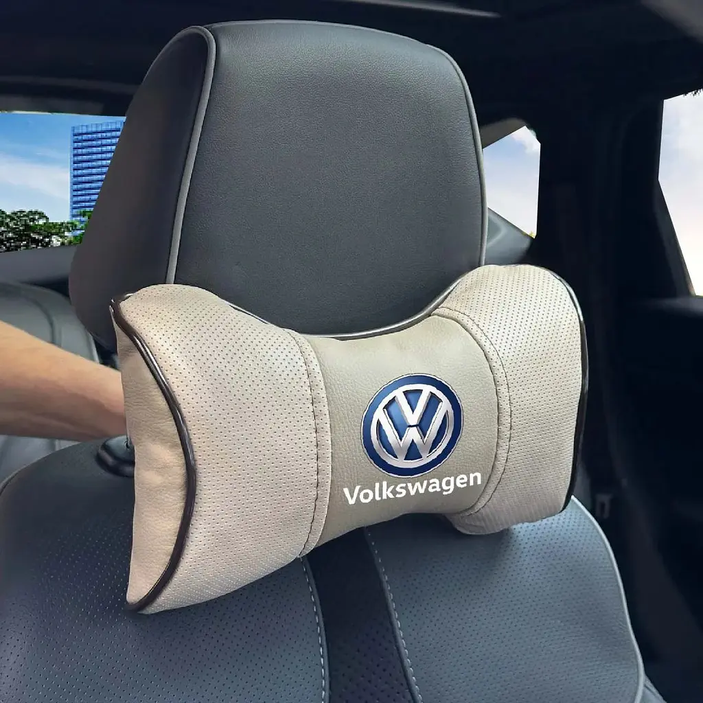 Подушка на підголівник з логотипом Volkswagen Екошкіра 3D Кольоровий лого Бежева-Коричневий кант 1 шт