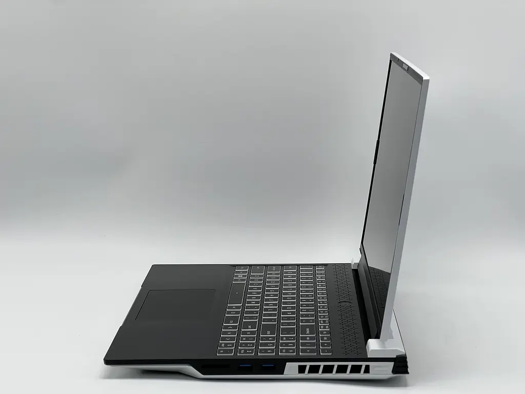Ноутбук Eluktronics 16" PROMETHEUS XVI G2, i7-13700HX, 32 GB, 2048 GB, NVIDIA GeForce RTX 4080, 2560x1600, IPS (SH2601105) Б/в - фото 2
