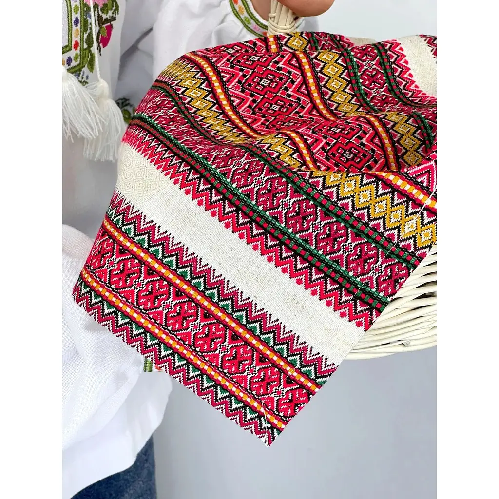 Комплект Пасхальная корзина Буковина (маленькая) с льняным полотенцем 45х30 см Грация (красный) и свечой - фото 2