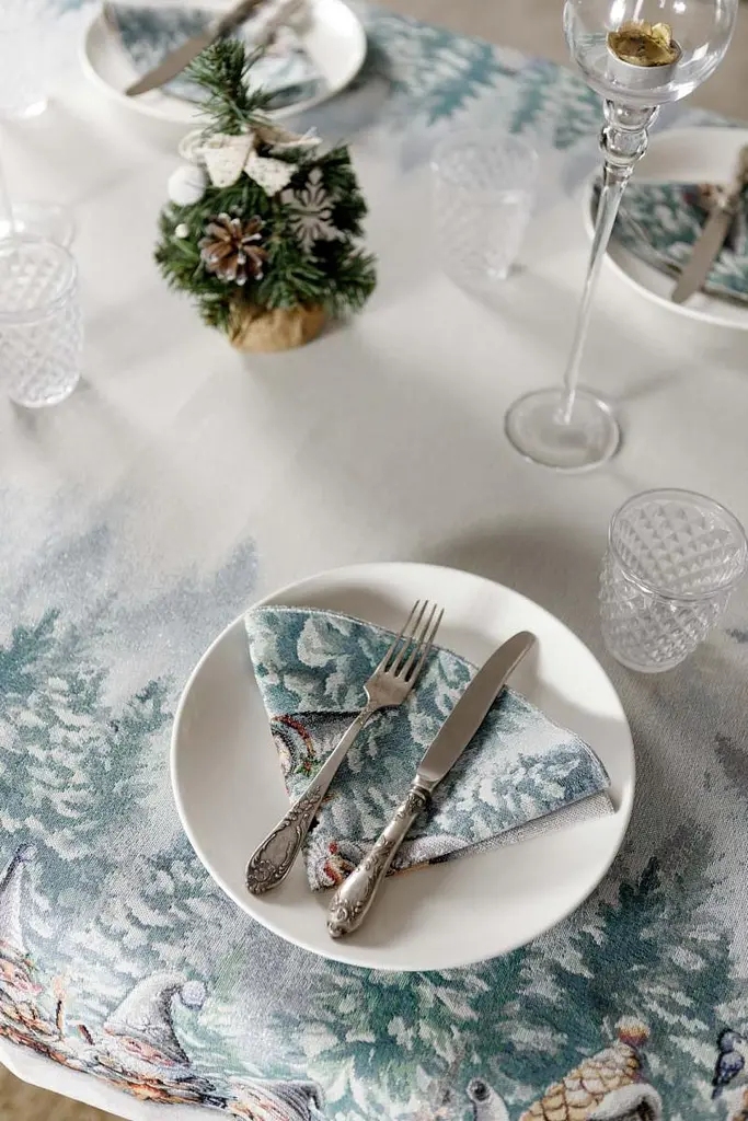 Скатерть Прованс гобеленовая Сказочные гномы овал 240х135 см (38463) - фото 6