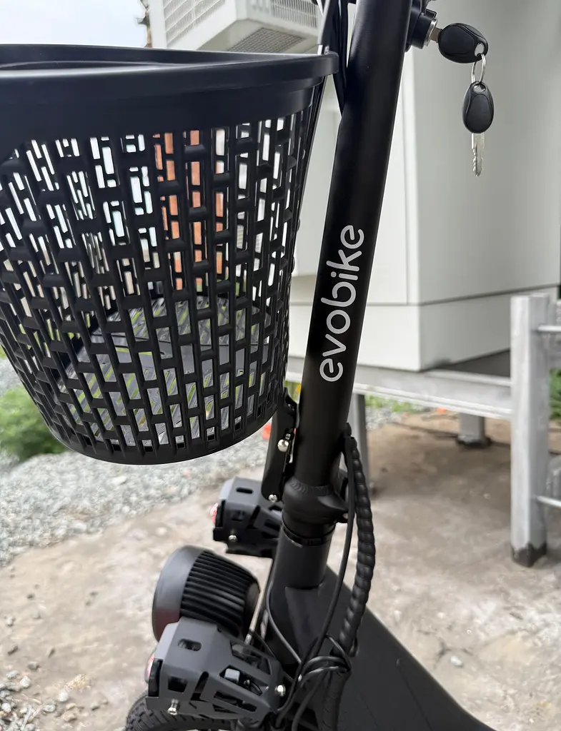 Электросамокат EVOBIKE Zen U12 MAX 2025 года черный | электросамокат с тремя фарами, корзинкой и багажником (модель 2025) - фото 6