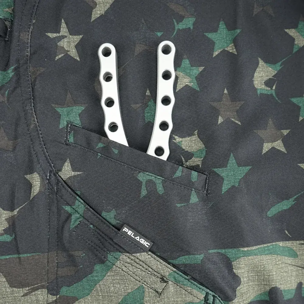 Шорты Pelagic Sharkskin Americamo Boardshorts 2.0 30 Green Fish Camo - фото 4