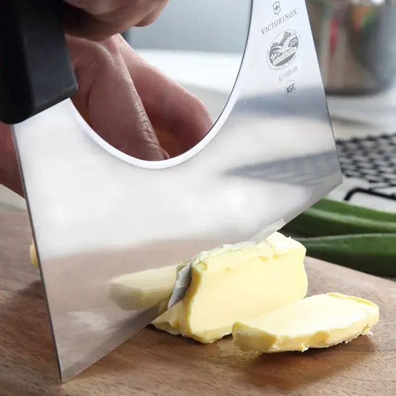 Кухонний ніж Victorinox Fibrox Cheese 15x9см для сиру з чорн. ручкою - фото 3