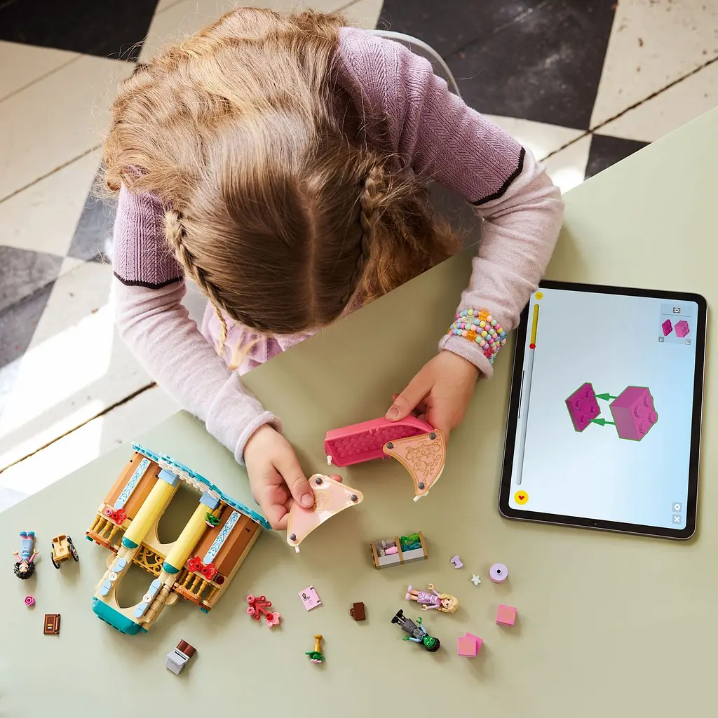 Конструктор LEGO Wicked Глинда, Эльфаба и Несароза в Университете Шиз 304 детали (75681) - фото 10