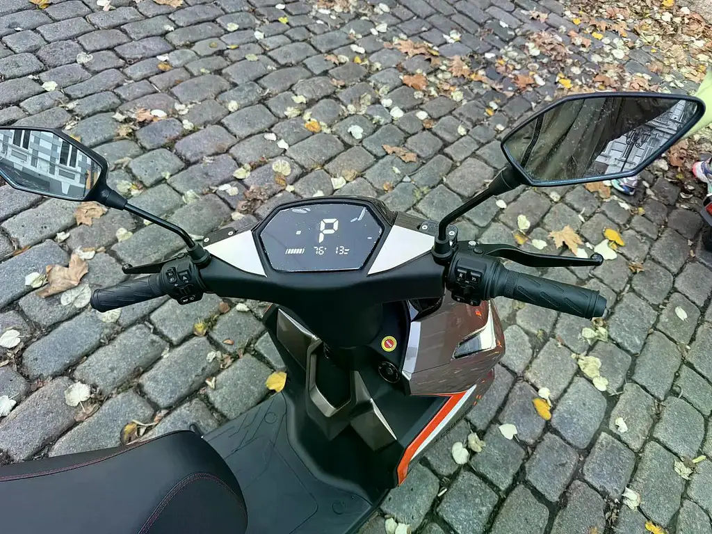 Электроскутер Двухместный Crosser V3 (2500W, 72V/35Ah) Коричневый - фото 11
