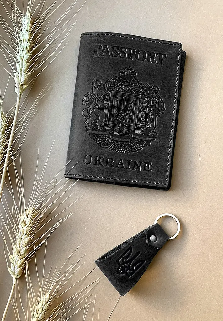 Подарунковий набір шкіряних аксесуарів з українською символікою чорний - фото 2