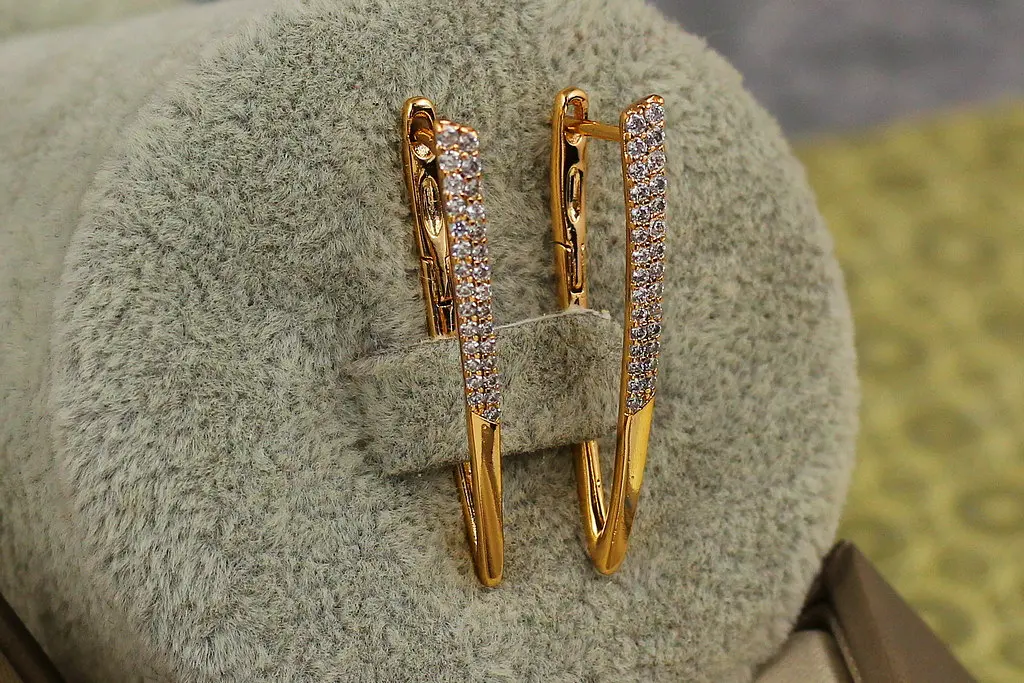 Сережки Xuping Jewelry стрілки з каменями завужені знизу 3 см золотисті - фото 2