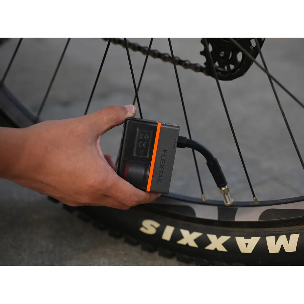 Велосипедний міні насос-задня фара Flextail Tiny Tire Pump ACS, чорний - фото 19