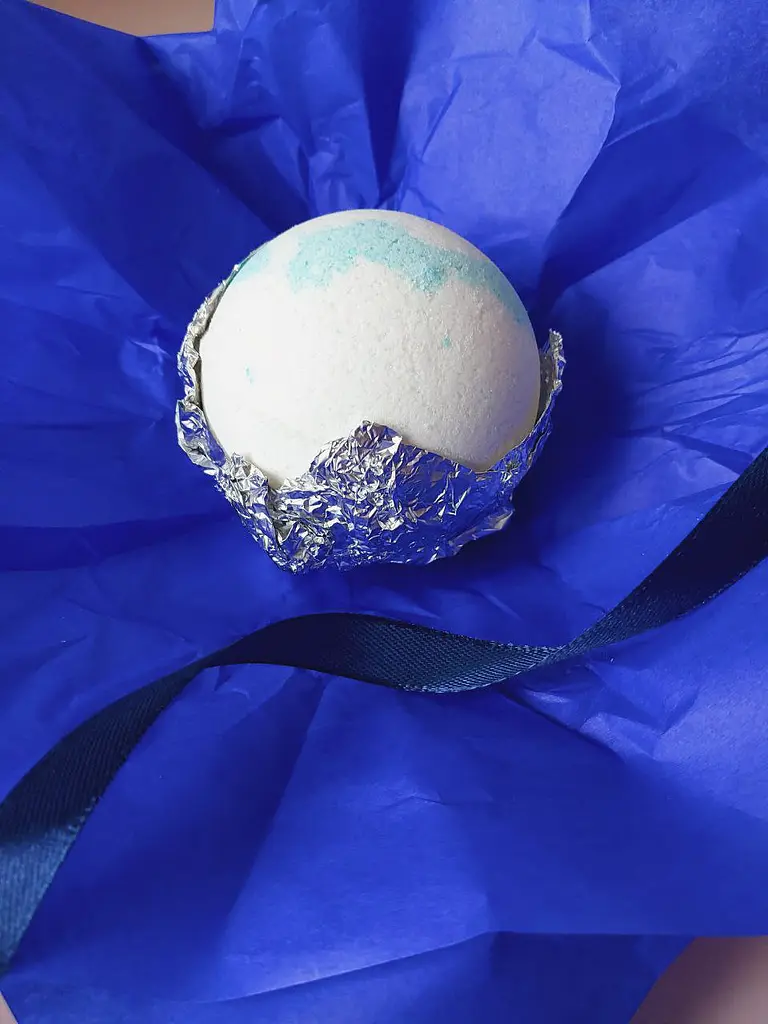 Бомбочка-гейзер для ванни Svich Shop Iren Osadcha Аромат лаванди та шавлії 180 г - фото 3