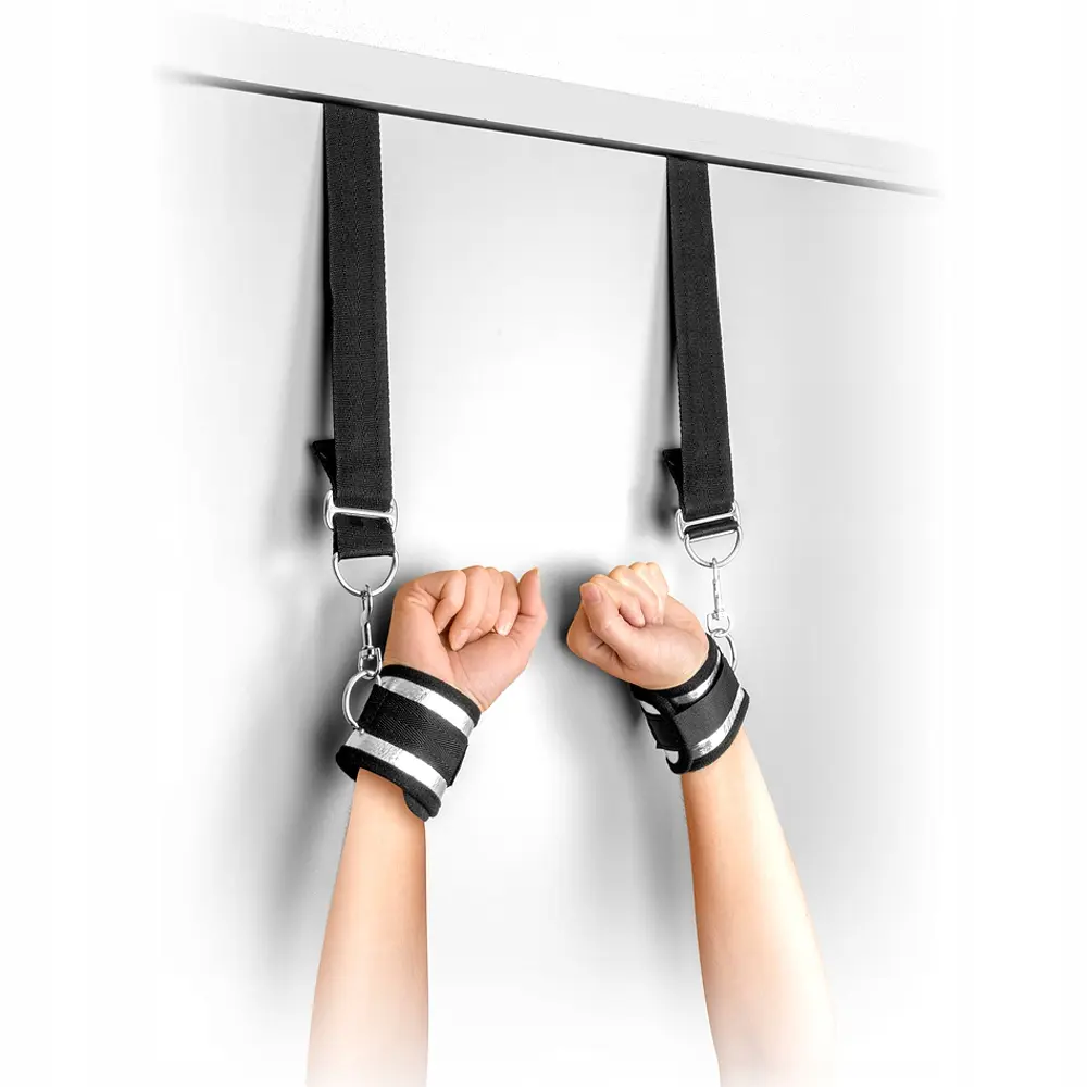Фіксатор для рук Fetish Tentation Door Swing Handcuffs 35 см чорний - фото 2