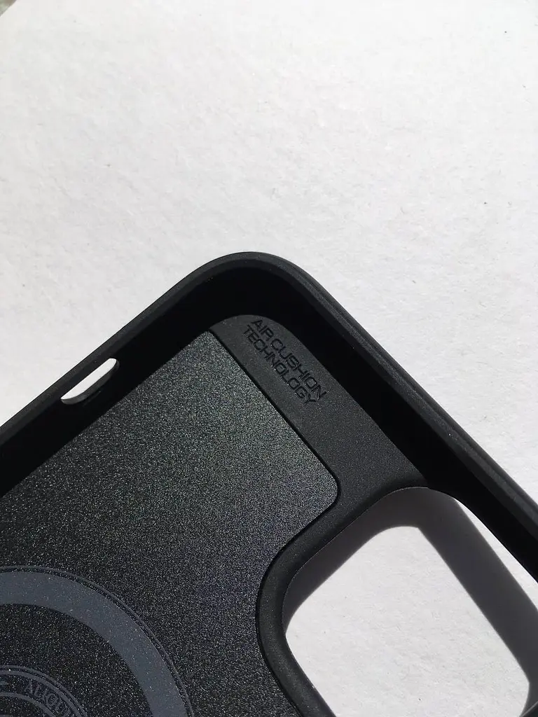 Протиударний чохол для iPhone 13/14 Spigen Core Armor MagSafe MagFit Black ACS04676 - фото 8