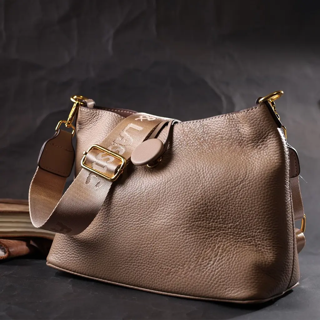 Сумка жіноча із застібкою-ґудзиком з натуральної шкіри Vintage 22320 бежева - фото 6