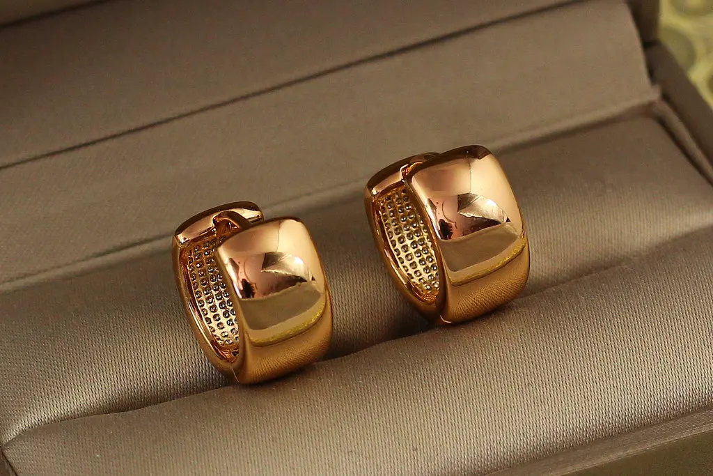 Сережки Xuping Jewelry широкі колечки 1,3 см золотисті - фото 3