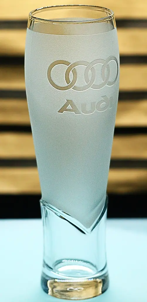 Пивний крафтовий келих 440 мл з гравіюванням Ауди  Audi подарунок для автолюбителя  кухоль для пива з логотипом авто - фото 2