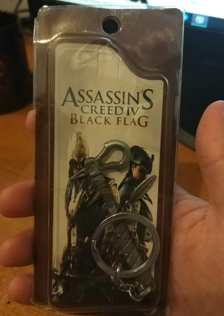 Брелок Ассасин крид Assassin’s Creed Tomahawk AC 40.33 - фото 3