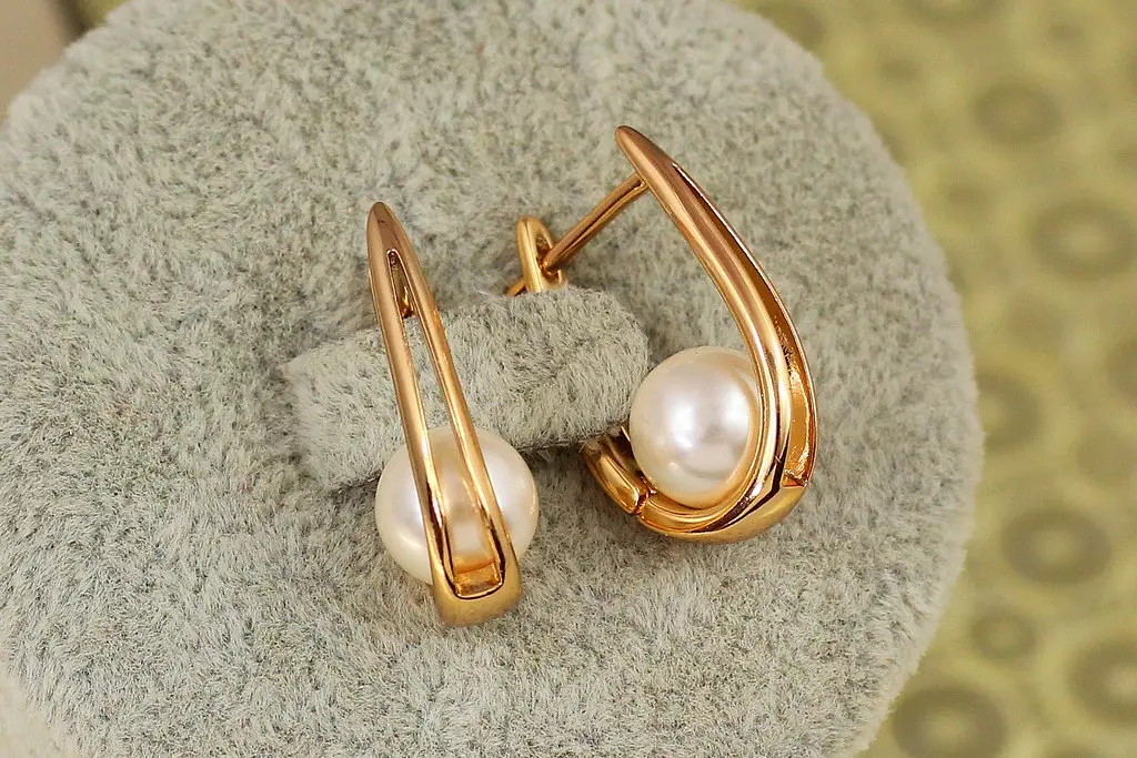 Сережки Xuping Jewelry бивень з перлиною 2,1 см золотисті - фото 2
