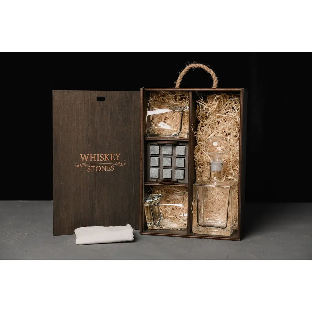 Подарунковий набір Whiskey Stones камені для віскі у дерев'яному пеналі №7 + декантер і 2 склянки Pasabahce + щипці + мішечок - фото 2