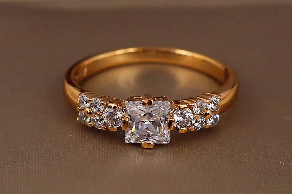 Кільце Xuping Jewelry хайтек р 17 золотисте