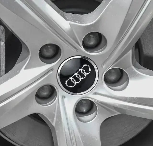 Ковпачки колеса на литі диски Audi D=69 мм посадковий D=60 мм об'ємний логотип Хром Чорні 1 шт - фото 2