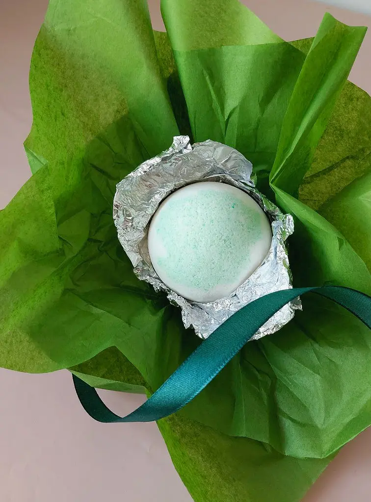 Бомбочка-гейзер для ванны Svich Shop Iren Osadcha Аромат дерева и мха 75 г - фото 2