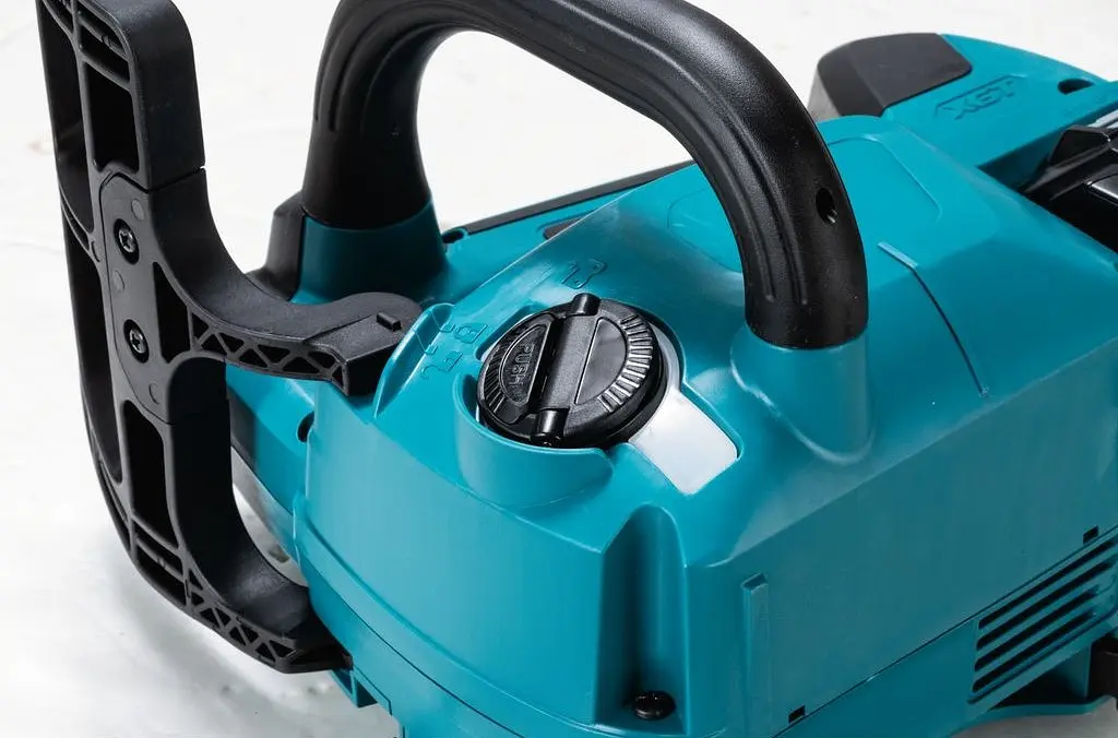 Пила ланцюгова акумуляторна Makita UC004GZ (без акумуляторів та зарядного пристрою) - фото 6