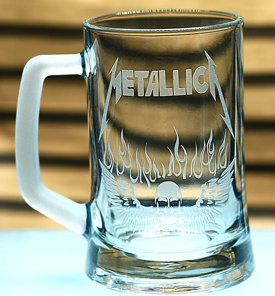 Пивний келих 660 мл Metallica з гравіюванням кружка для фаната металу Рок-атрибутика  подарунок металісту Металіка - фото 3