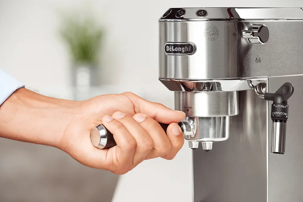 Ріжкова кавоварка Delonghi EC 685.M - фото 3