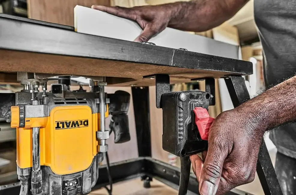 Фрезер мережевий DeWalt DWE627KT - фото 5