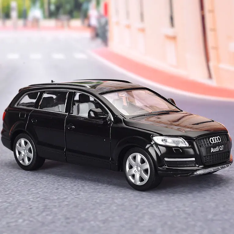 Колекційна металева модель автомобіля Автопром Audi Q7 з інерцією, світлом та звуком 1:32 - фото 2