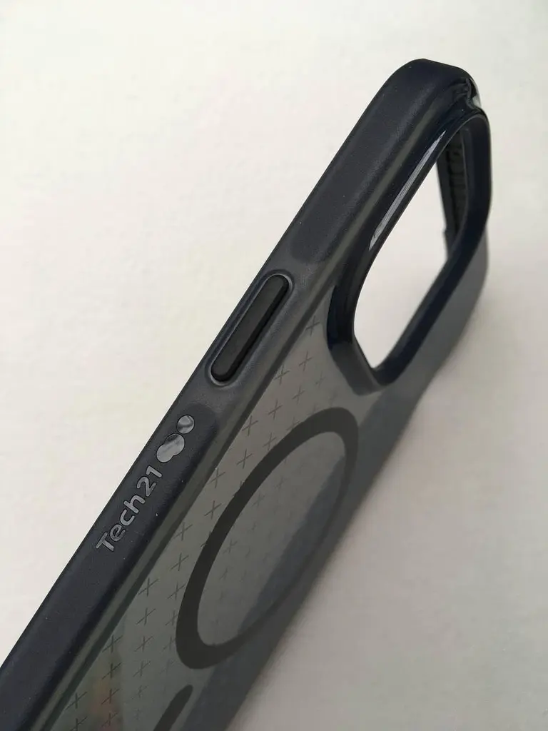 Оригінальний протиударний чохол Tech21 Evo Check MagSafe для iPhone 14 Pro Smokey Black (T21-9837) - фото 5