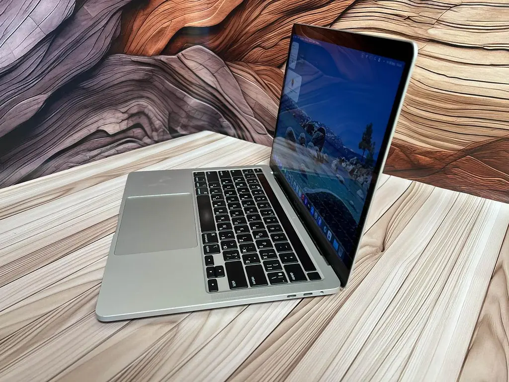 Ноутбук Apple MacBook Pro 13" 2020 i7-1068NG7/32/512 (C02DV4MBML87) Б/в - фото 3