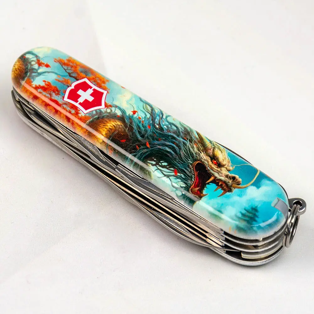 Ніж Victorinox Huntsman Zodiac 91мм 15функ Бойовий дракон - фото 2