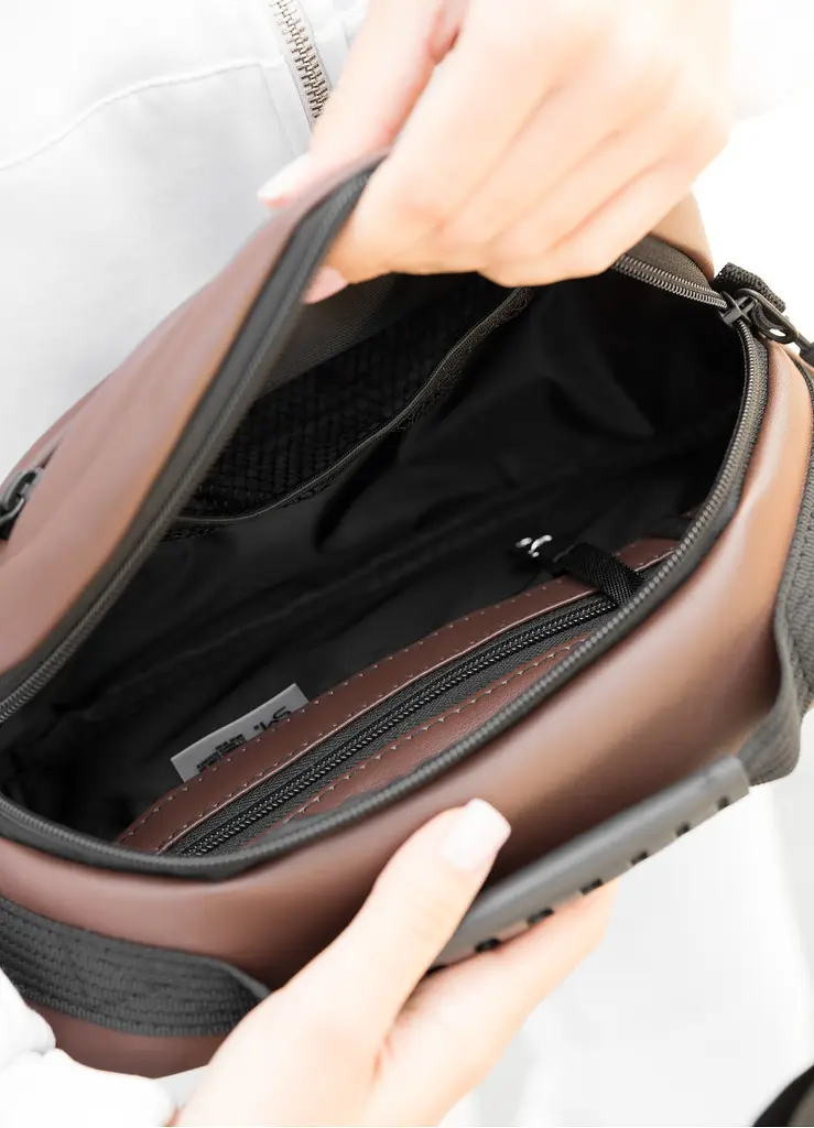 Сумка через плече жіноча бананка Sambag Flex шоколад 30 × 17 × 10 см (85351020) - фото 6
