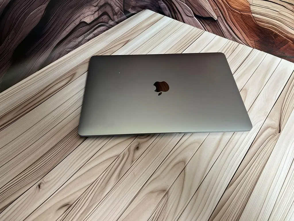 Ноутбук Apple MacBook Air 13" 2020 M1/8/256 (FVFHHJSWQ6L4) Б/в - фото 7