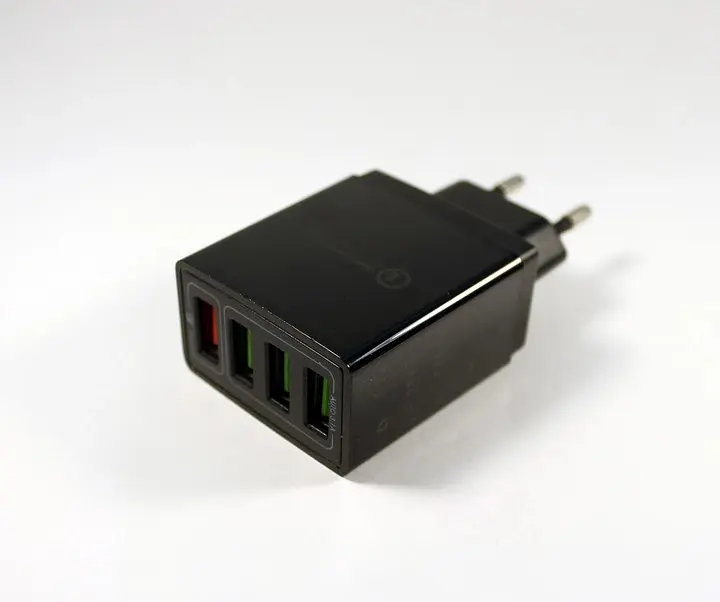 Блок питания на 4 порта USB QC-04 сила тока 6.2 A - фото 3